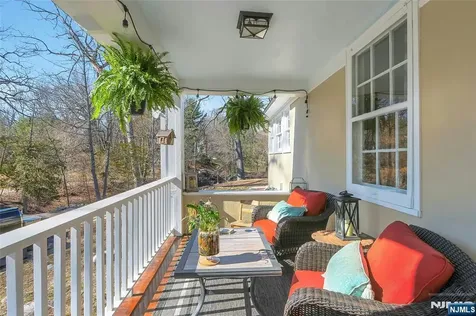 28 Turners Lake Drive Mahwah NJ 07430