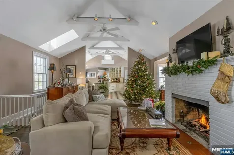 28 Turners Lake Drive Mahwah NJ 07430
