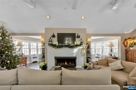 28 Turners Lake Drive Mahwah NJ 07430