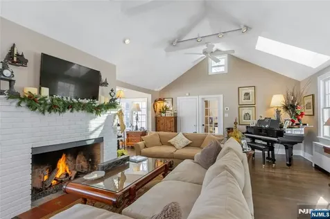 28 Turners Lake Drive Mahwah NJ 07430
