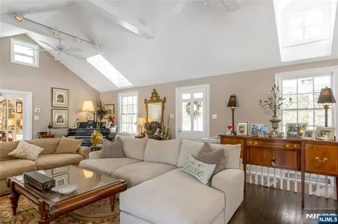 28 Turners Lake Drive Mahwah NJ 07430