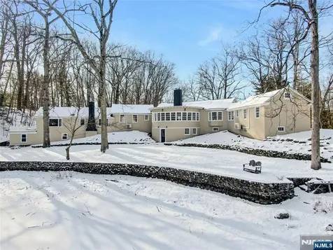 28 Turners Lake Drive Mahwah NJ 07430
