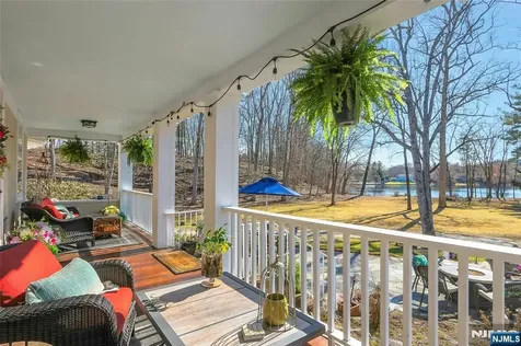 28 Turners Lake Drive Mahwah NJ 07430