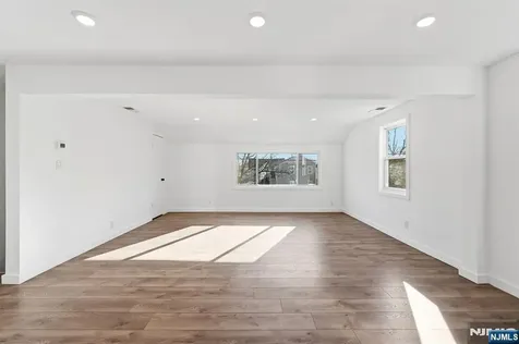73 Macarthur Avenue Lodi NJ 07644