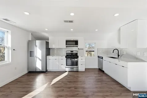 73 Macarthur Avenue Lodi NJ 07644