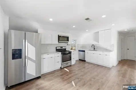 73 Macarthur Avenue Lodi NJ 07644