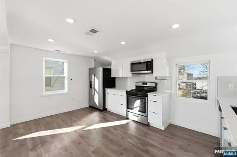 73 Macarthur Avenue Lodi NJ 07644