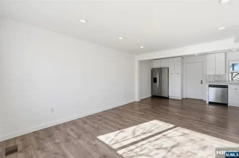 73 Macarthur Avenue Lodi NJ 07644