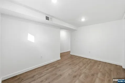 73 Macarthur Avenue Lodi NJ 07644