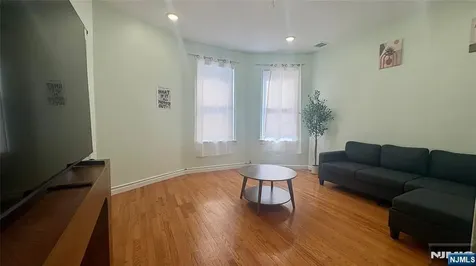 261 Maple Street Kearny NJ 07032