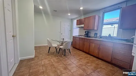 261 Maple Street Kearny NJ 07032
