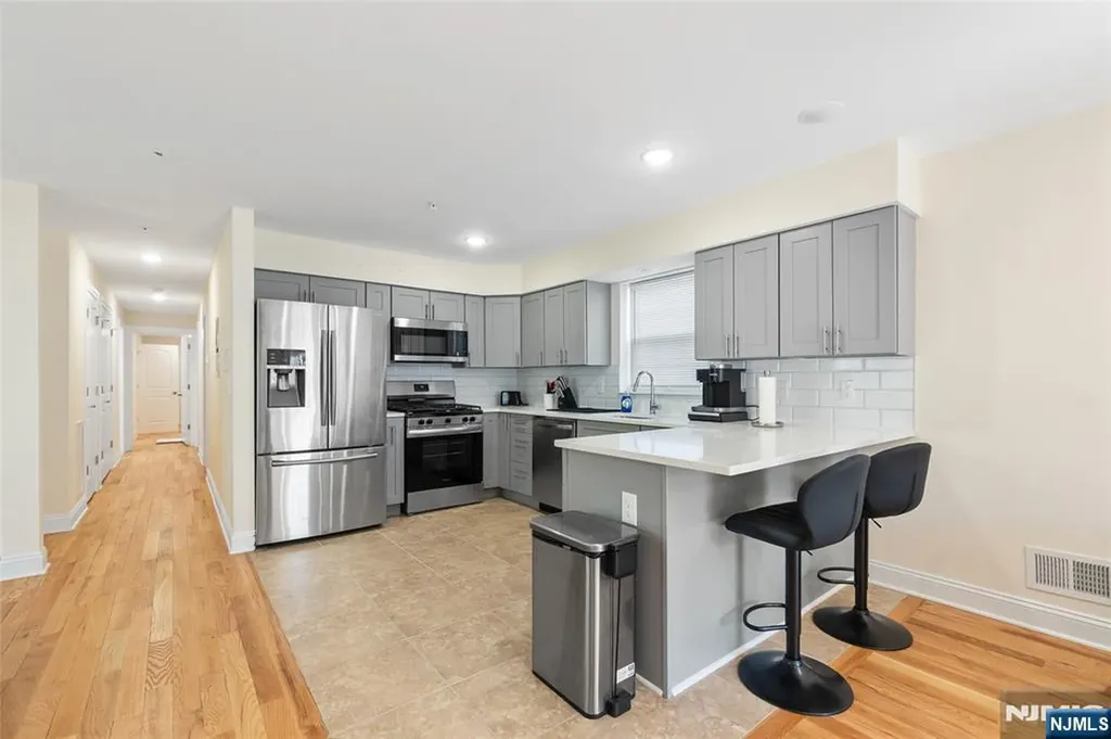 337 13th Avenue Newark NJ 07103