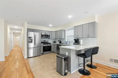 337 13th Avenue Newark NJ 07103