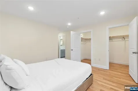 337 13th Avenue Newark NJ 07103