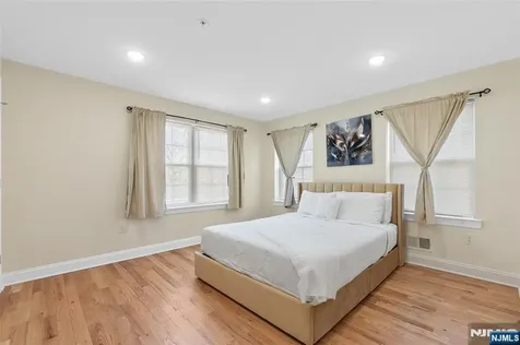 337 13th Avenue Newark NJ 07103