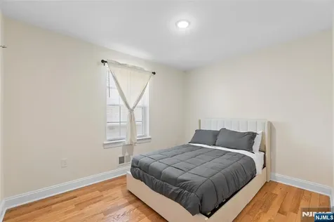 337 13th Avenue Newark NJ 07103