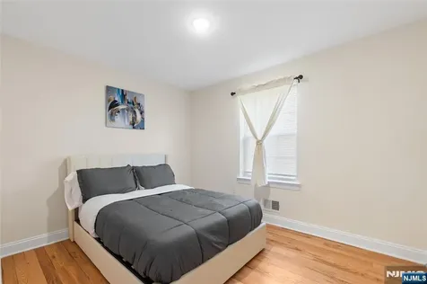 337 13th Avenue Newark NJ 07103