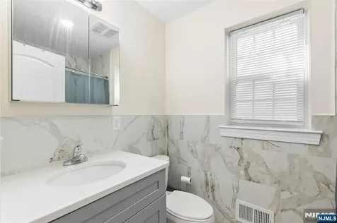 337 13th Avenue Newark NJ 07103