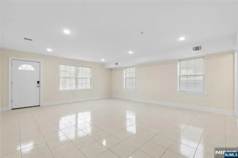 337 13th Avenue Newark NJ 07103