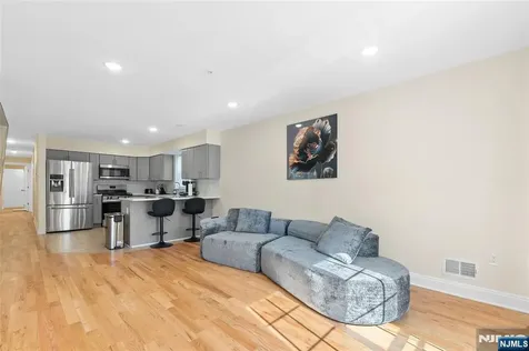 337 13th Avenue Newark NJ 07103