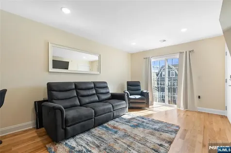 337 13th Avenue Newark NJ 07103