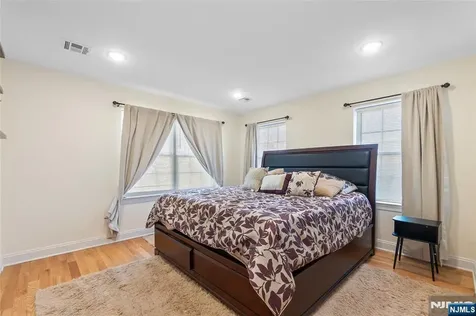 337 13th Avenue Newark NJ 07103