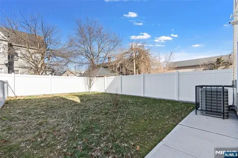 337 13th Avenue Newark NJ 07103