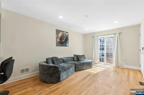 337 13th Avenue Newark NJ 07103