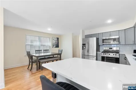 337 13th Avenue Newark NJ 07103