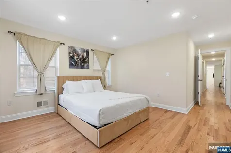 337 13th Avenue Newark NJ 07103