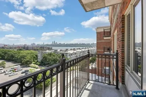 3412 City Place Edgewater NJ 07020