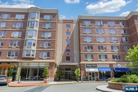 3412 City Place Edgewater NJ 07020