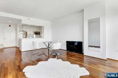 3412 City Place Edgewater NJ 07020