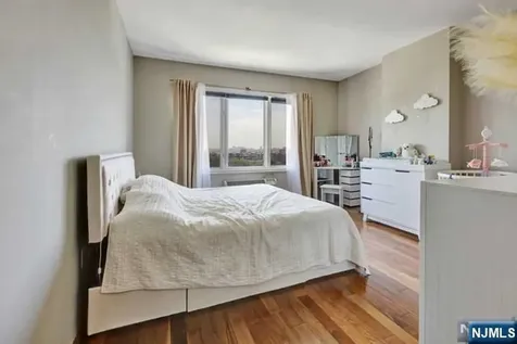 3412 City Place Edgewater NJ 07020