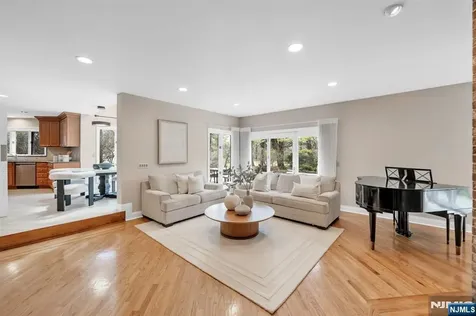 301 Hopper Court Franklin Lakes NJ 07417