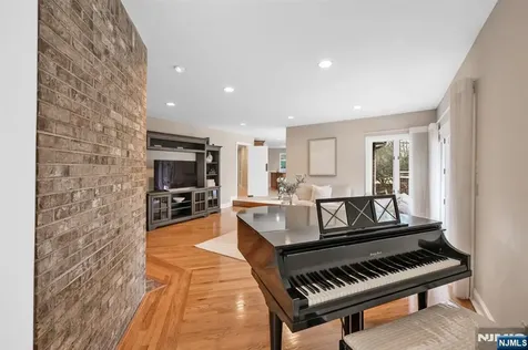 301 Hopper Court Franklin Lakes NJ 07417