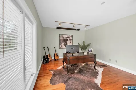 301 Hopper Court Franklin Lakes NJ 07417