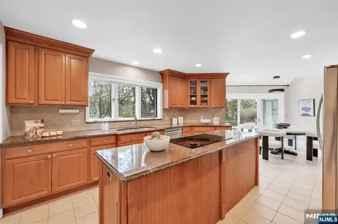 301 Hopper Court Franklin Lakes NJ 07417