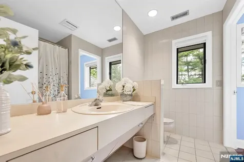 301 Hopper Court Franklin Lakes NJ 07417