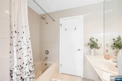 301 Hopper Court Franklin Lakes NJ 07417