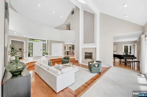301 Hopper Court Franklin Lakes NJ 07417