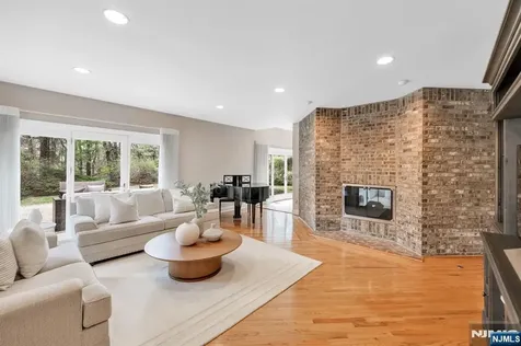 301 Hopper Court Franklin Lakes NJ 07417