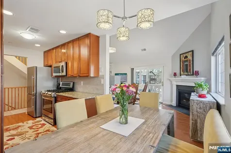 1810 Faulkner Court Mahwah NJ 07430