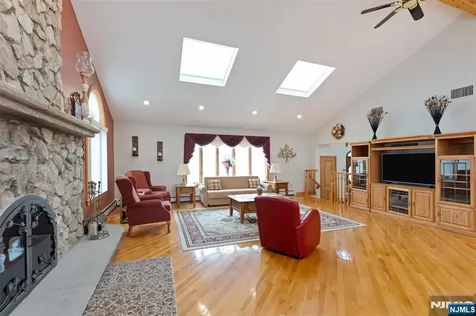 512 Van Bussum Avenue Garfield NJ 07026