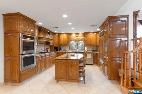512 Van Bussum Avenue Garfield NJ 07026