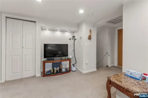 83 Village Road Pequannock Township NJ 07444