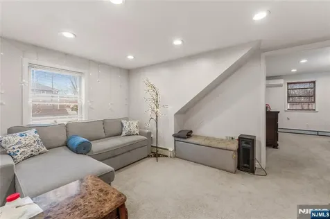 83 Village Road Pequannock Township NJ 07444