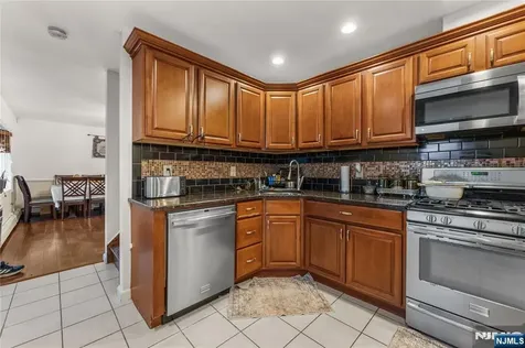 83 Village Road Pequannock Township NJ 07444
