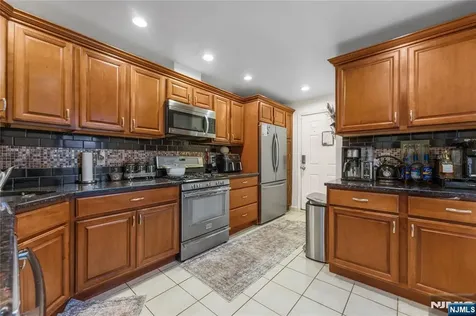 83 Village Road Pequannock Township NJ 07444