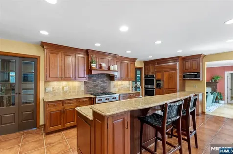565 Dorchester Drive River Vale NJ 07675